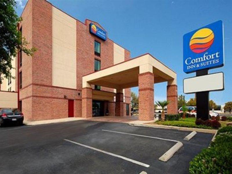 Comfort Inn & Suites Airport San Antonio Exterior photo