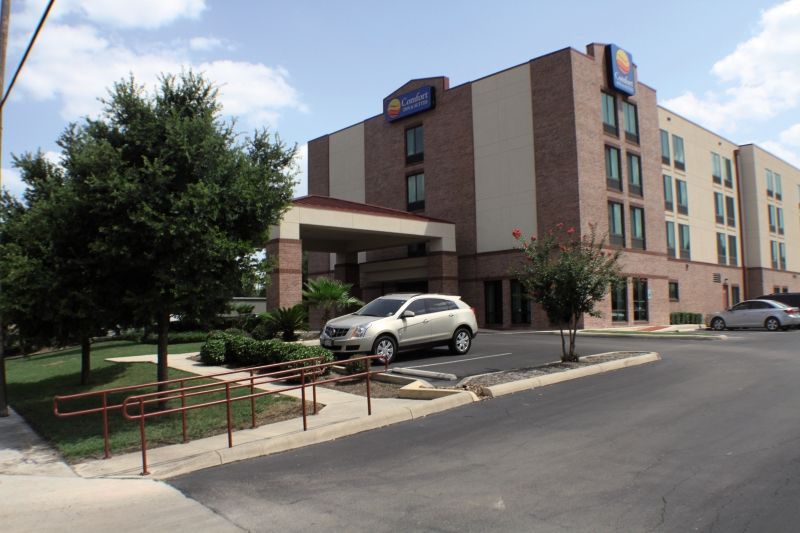 Comfort Inn & Suites Airport San Antonio Exterior photo